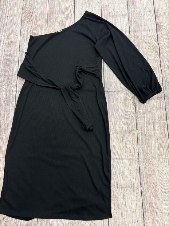 entro Dresses & Skirts - 😍 entro Black One-Shoulder Long Sleeve Midi Dress with Waist Tie